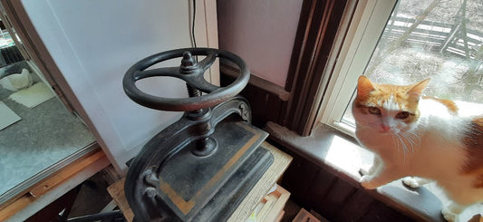 Inking up a lino plate